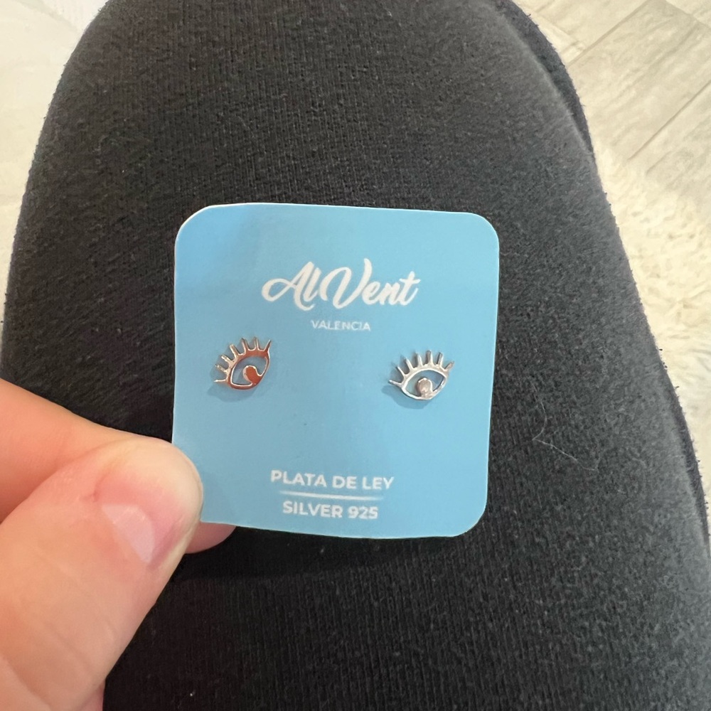 2 pairs of earrings!